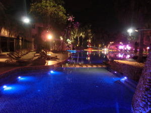 【パタヤ ホテル ハードロック】 中年でも気分はパリピ？ハードロックホテルの泡パーティー　動画あり　Hard Rock Hotel Foam Party