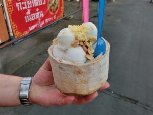 パタヤの屋台でお買い物してみよう！　美味しいココナッツアイス編