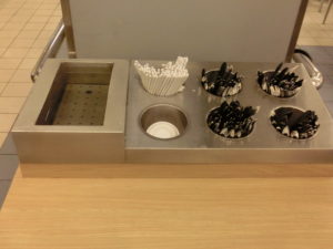 タイ フードコートの利用方法「カトラリーはセルフ煮沸消毒すべし」の巻