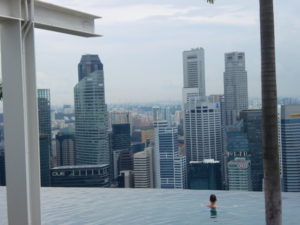 マリーナベイ サンズ プール　時間 午前６時～午後１１時まで！一度は行きたい天空プール！